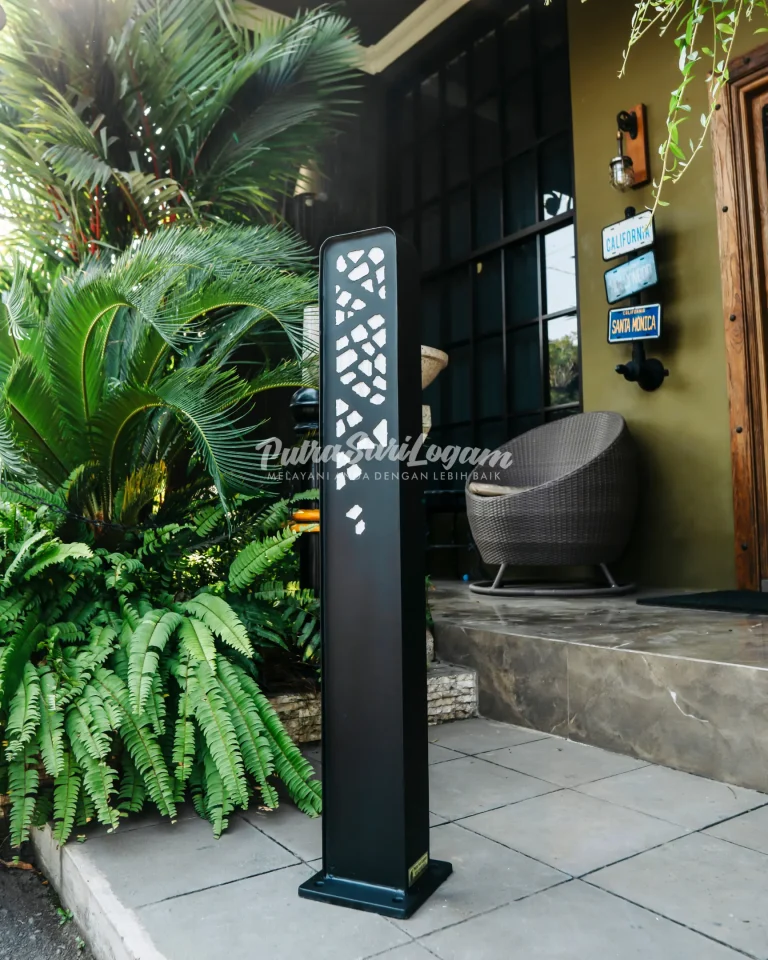 Proyek Pemasangan Bollard Trotoar Kota Yogyakarta